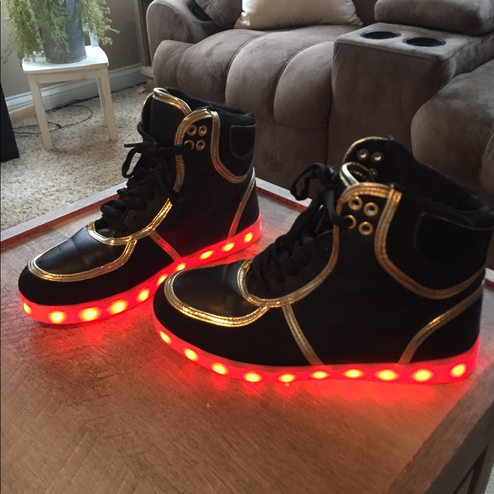 High top lighted shoes